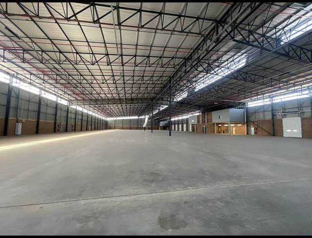 1,910M² WAREHOUSE TO LET IN AIRPORT PARK